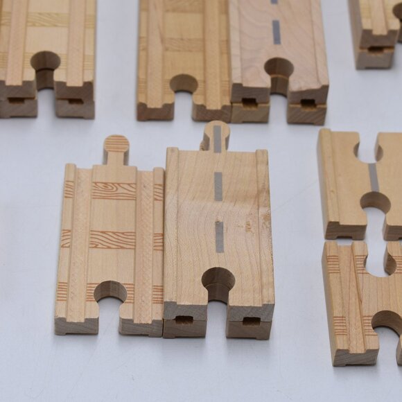 Lot of 30 Genuine REVERSIBLE 2 SIDES Thomas Roads Wooden Tracks Connectors - Picture 8 of 11